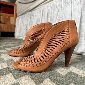 Vince Camuto Tan Leather Peep-Toe Heels size 9